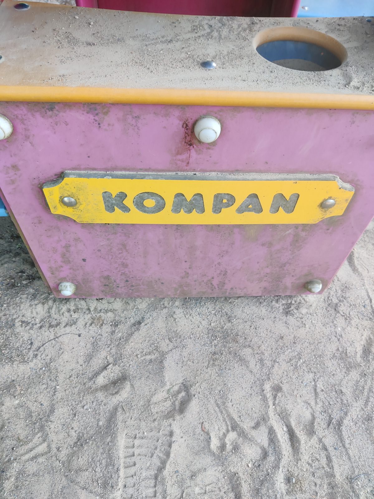 KOMPAN klassisk logotyp